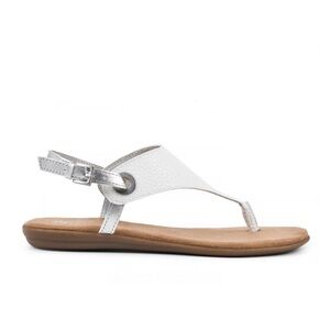 White Mountain Woman London Thong‎ Sandals White Size 7.5US T-Strap Flat Shoe